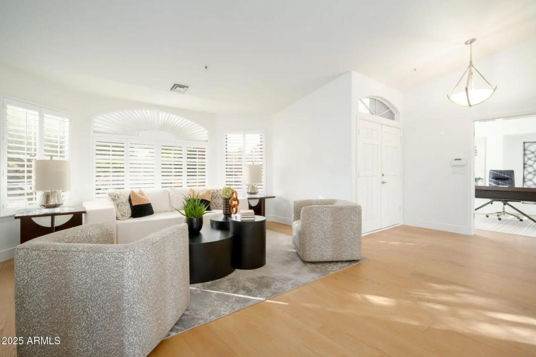 Real Estate Picture 10