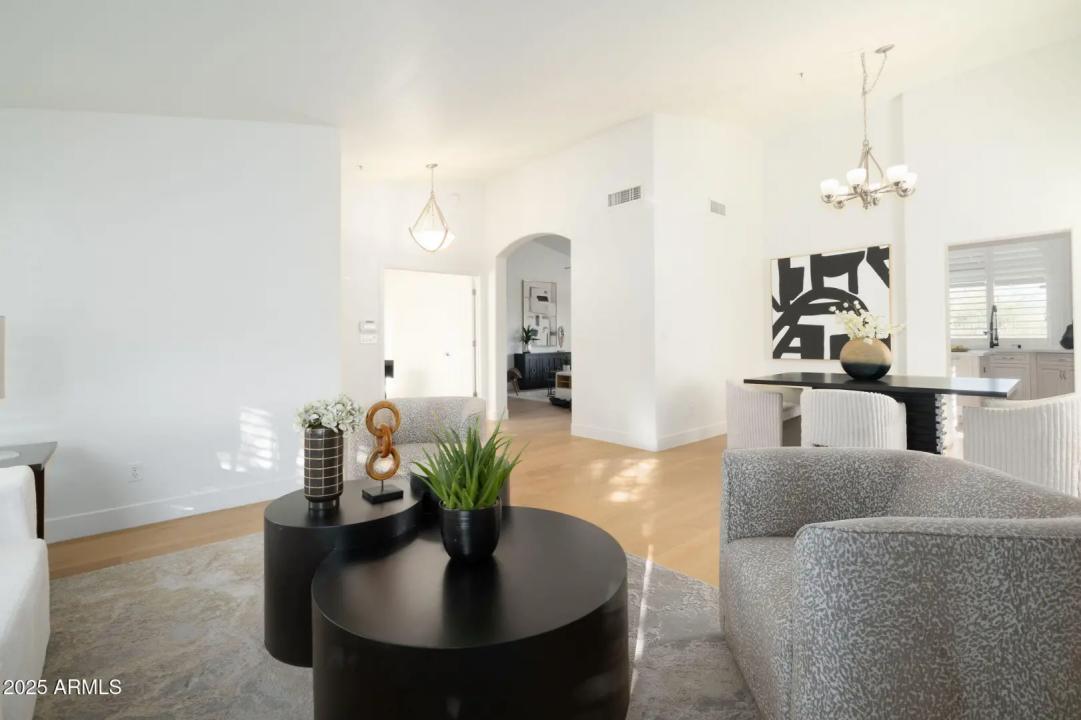 Real Estate Picture 11