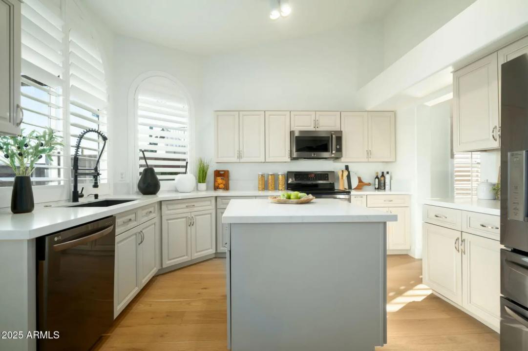 Real Estate Picture 5