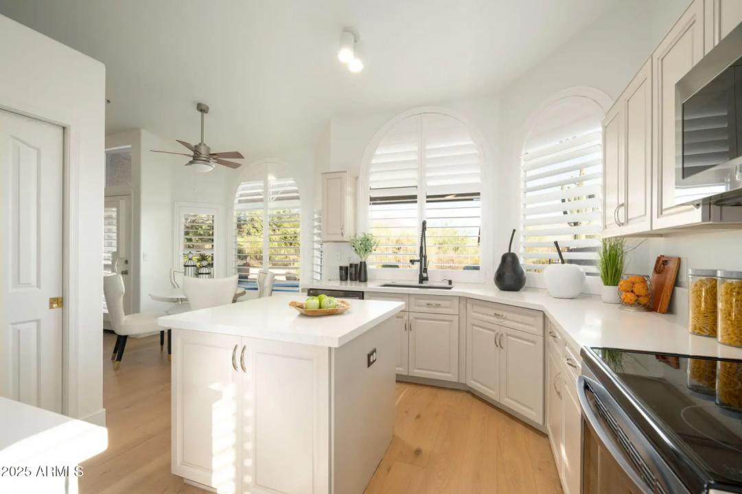 Real Estate Picture 7