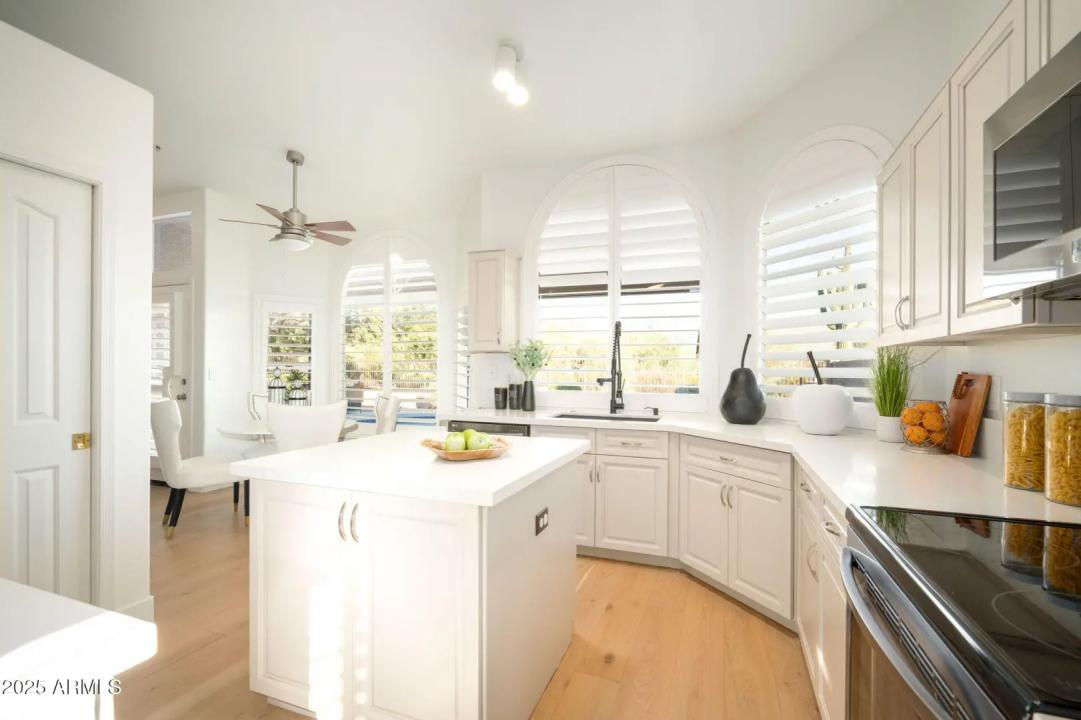 Real Estate Picture 8