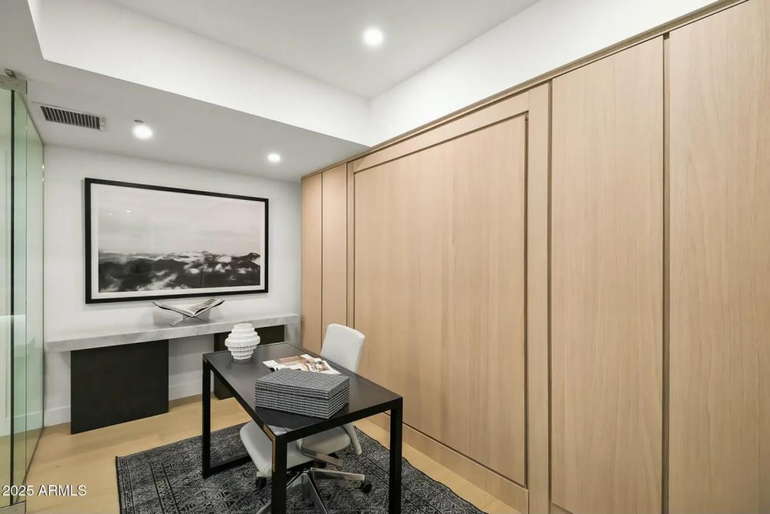 Real Estate Picture 4