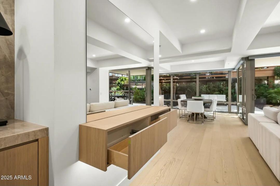 Real Estate Picture 10