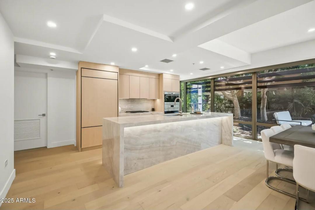Real Estate Picture 14