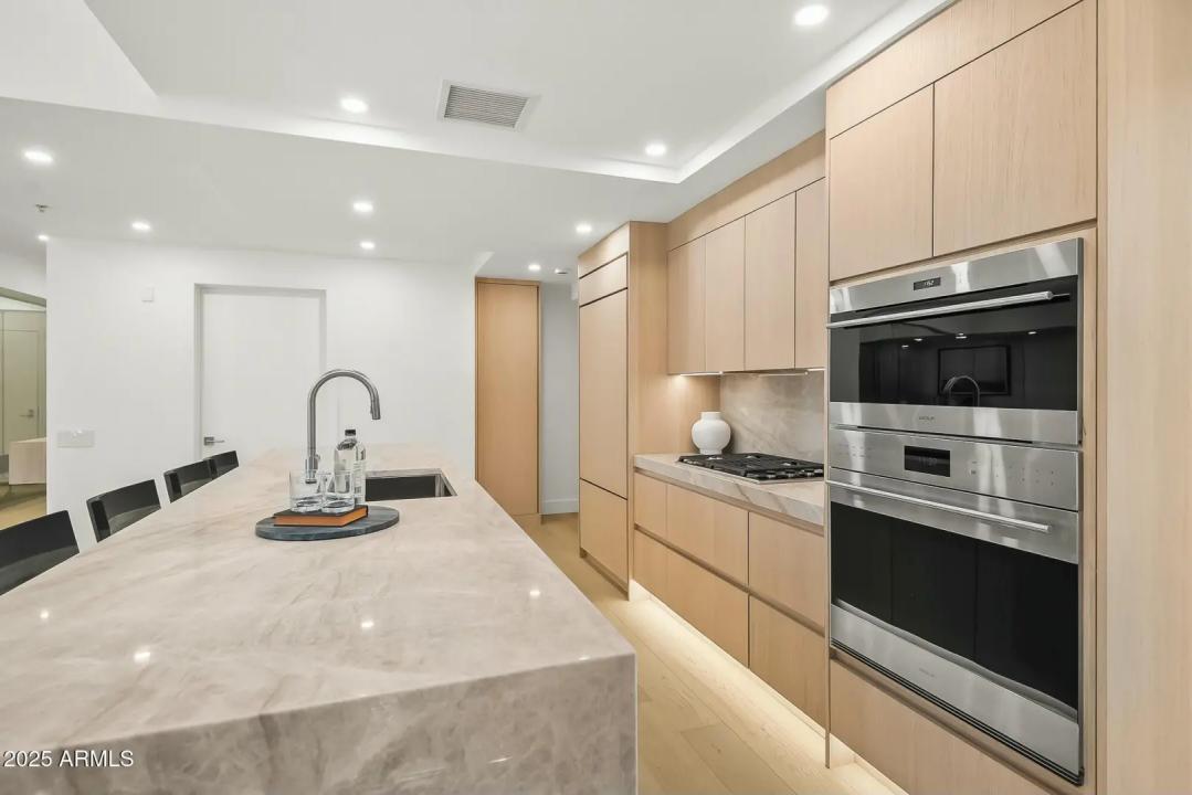 Real Estate Picture 23