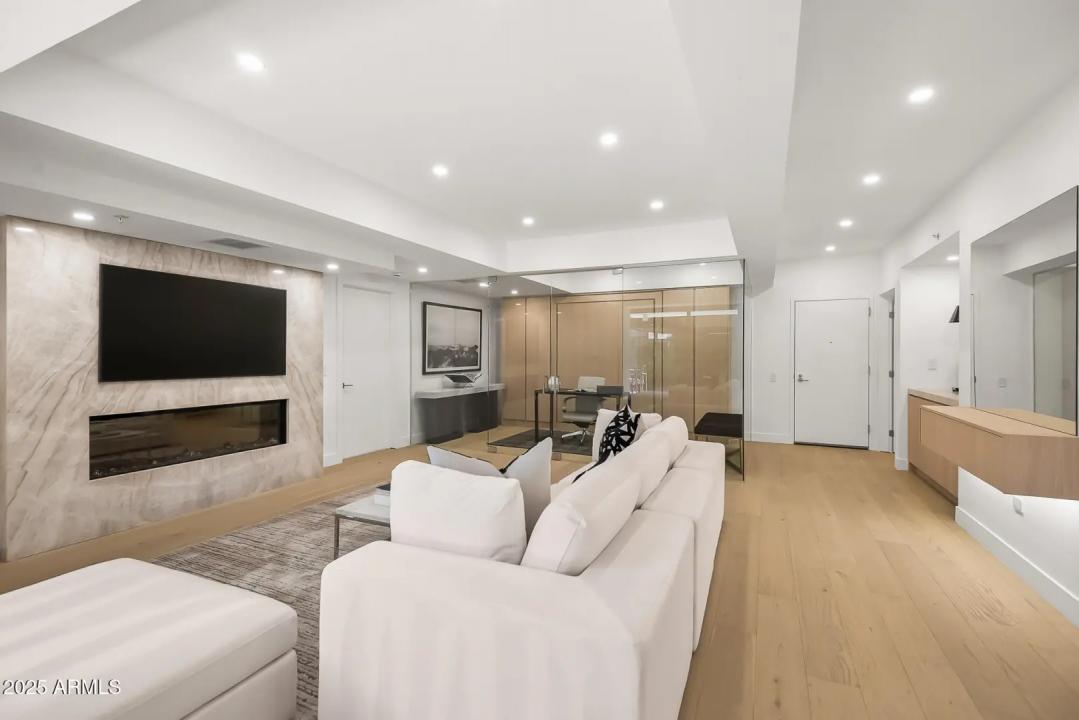 Real Estate Picture 25