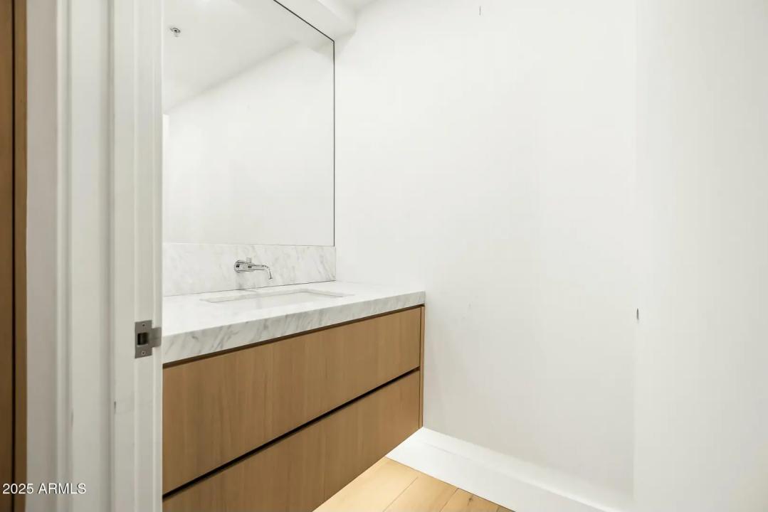 Real Estate Picture 7