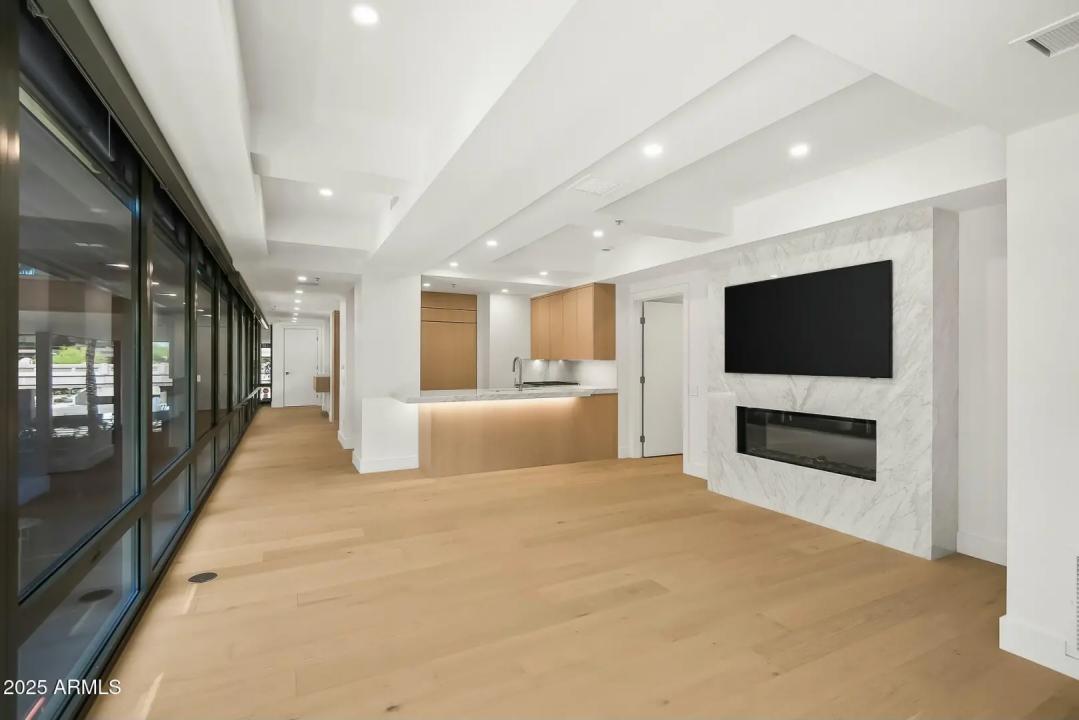 Real Estate Picture 8