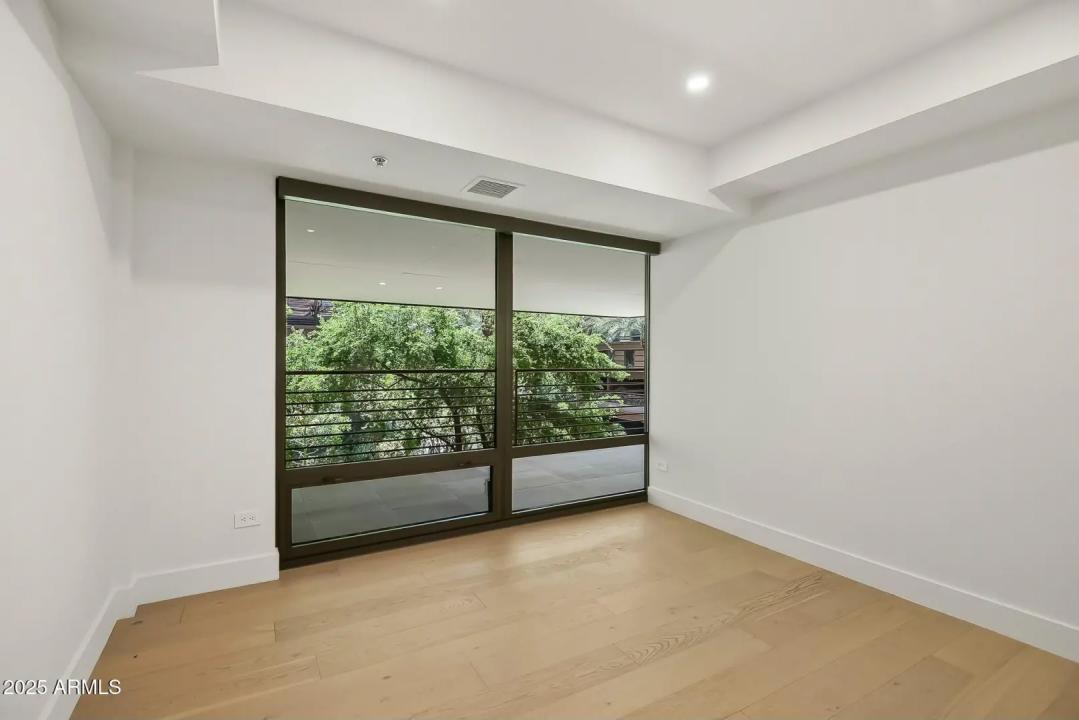 Real Estate Picture 28