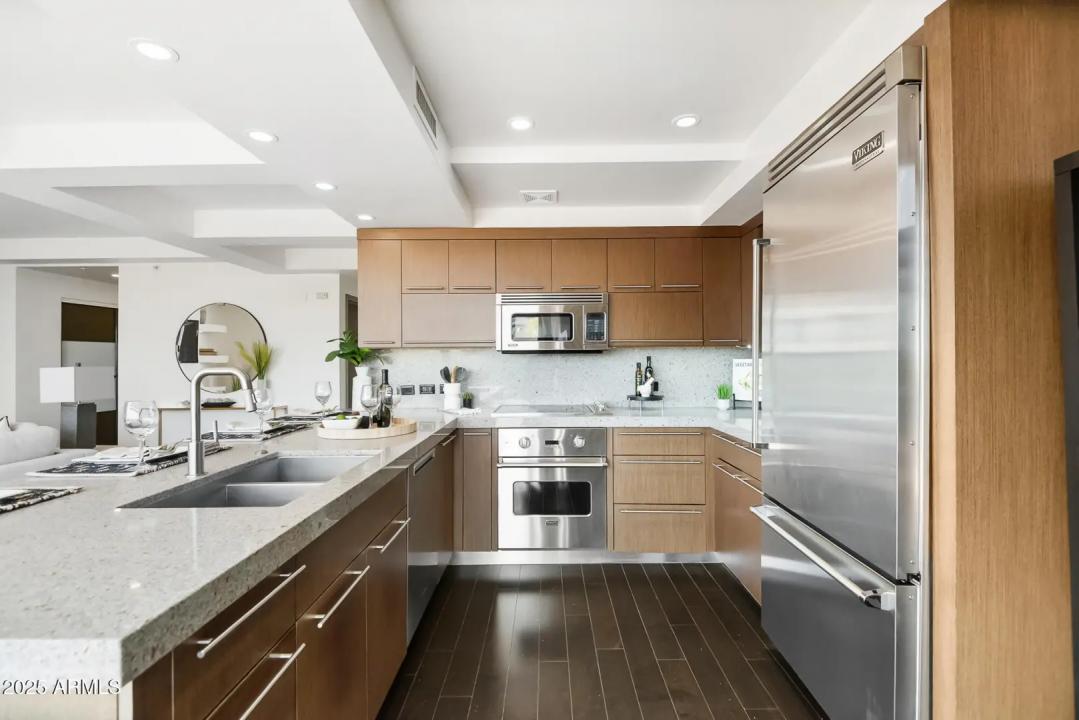 Real Estate Picture 3