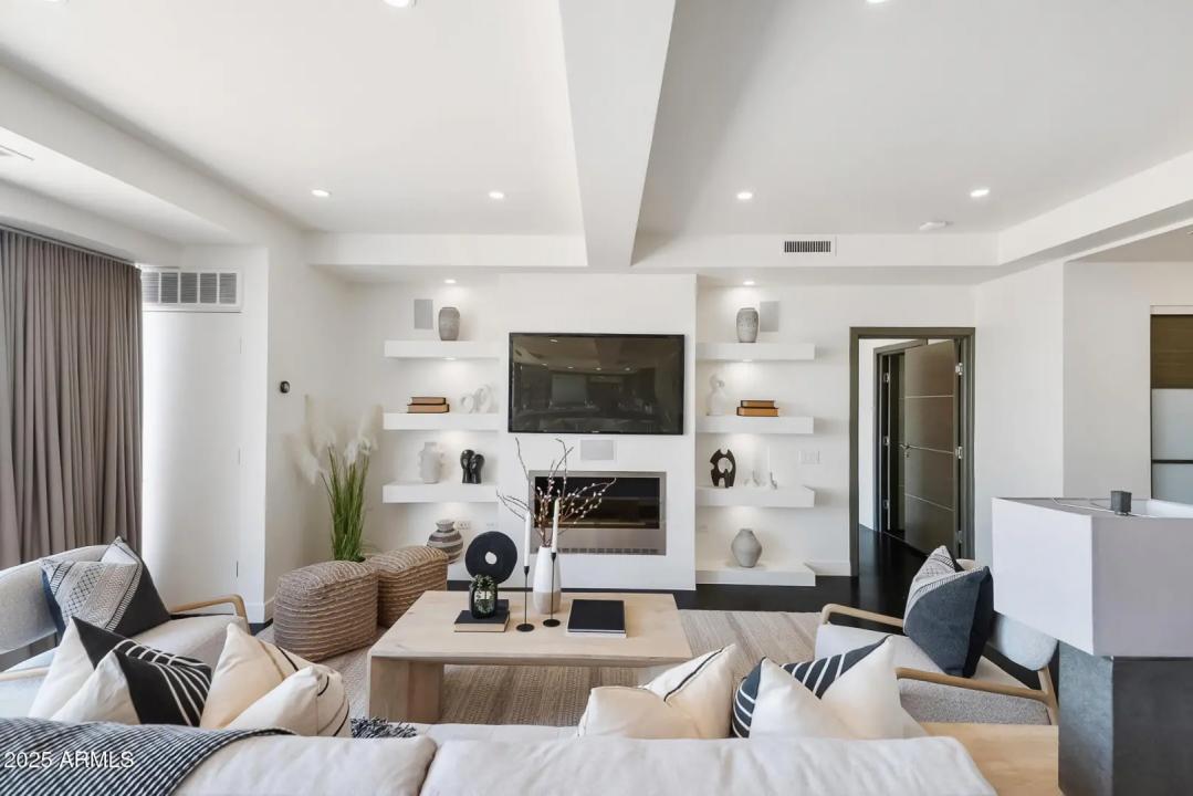 Real Estate Picture 6