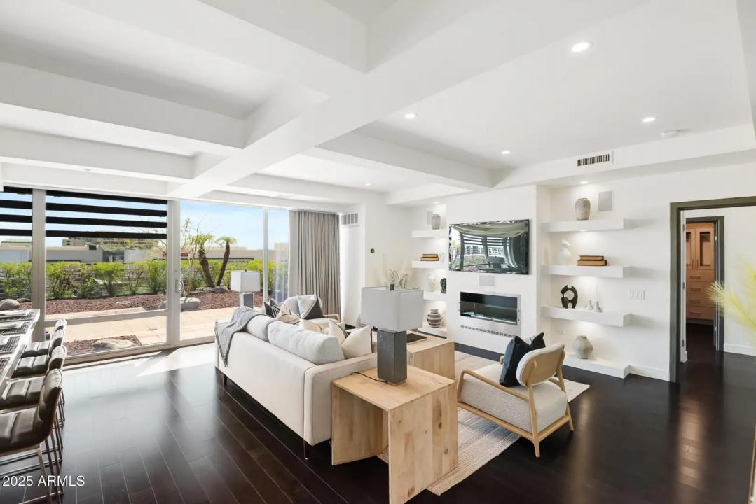 Real Estate Picture 7