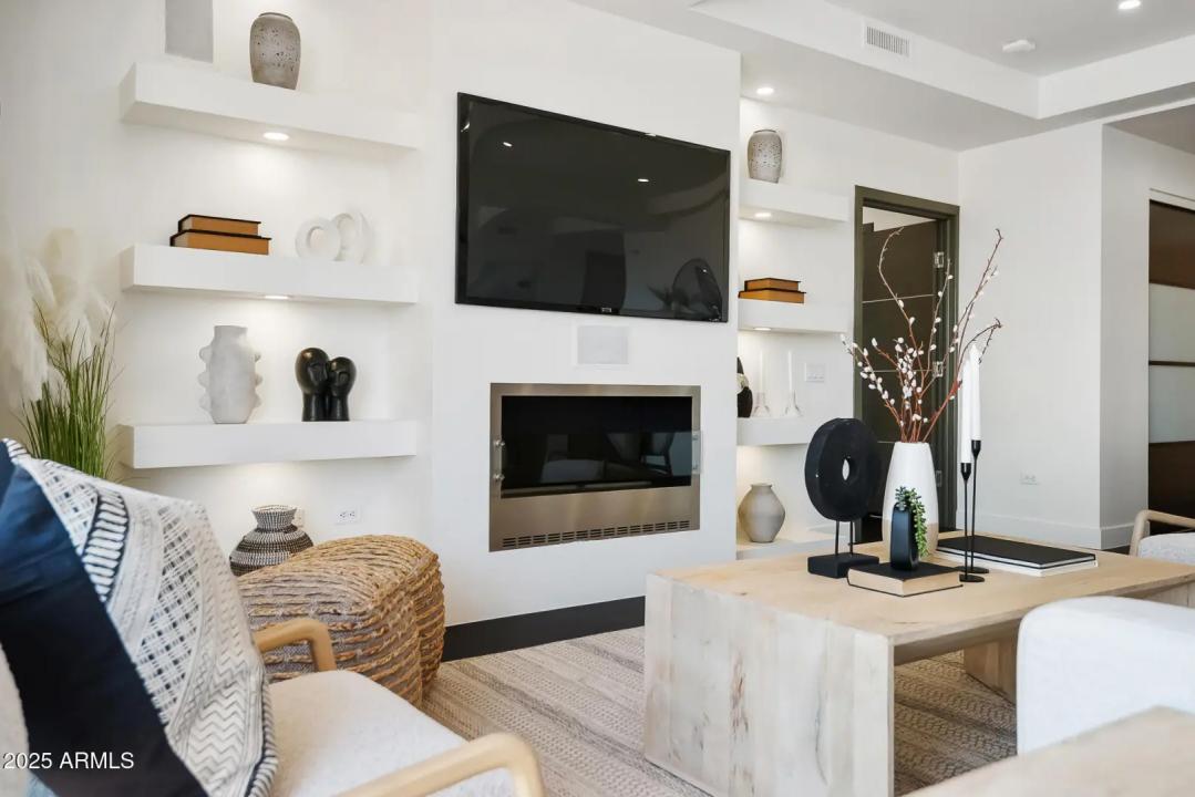 Real Estate Picture 14