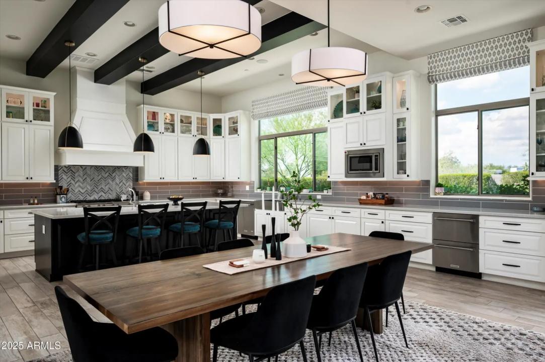 Real Estate Picture 12