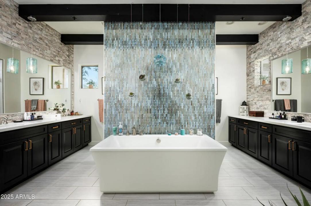 Real Estate Picture 15