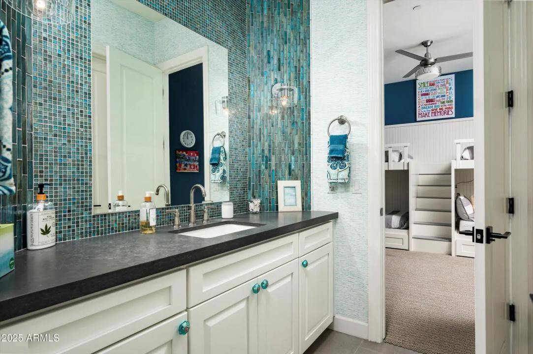 Real Estate Picture 23