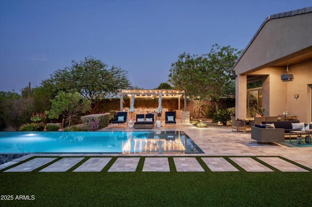 Real Estate Picture 30