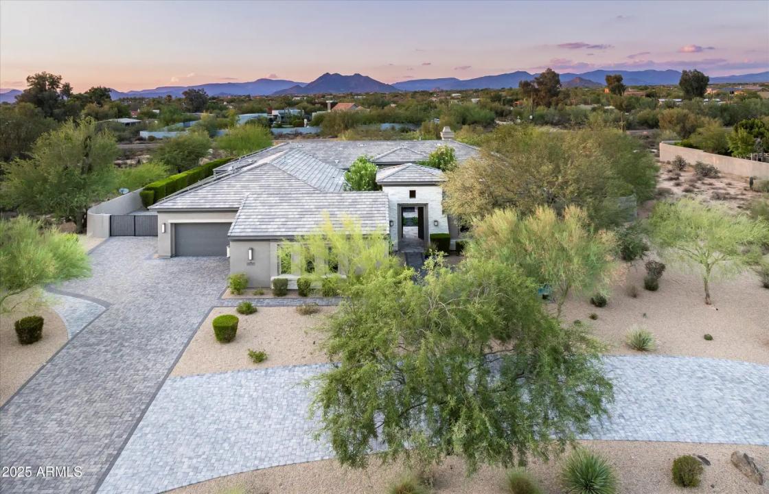 Real Estate Picture 3