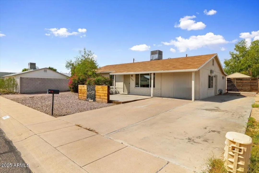 Real Estate Picture 3