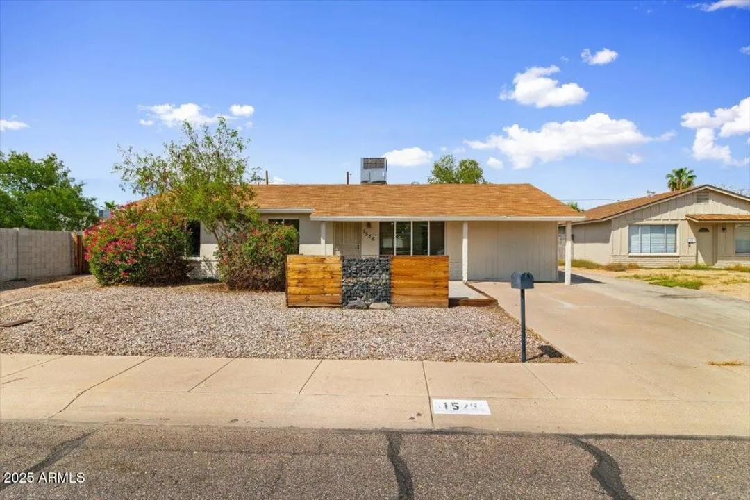 1526 W HARTFORD Avenue Phoenix AZ 85023
