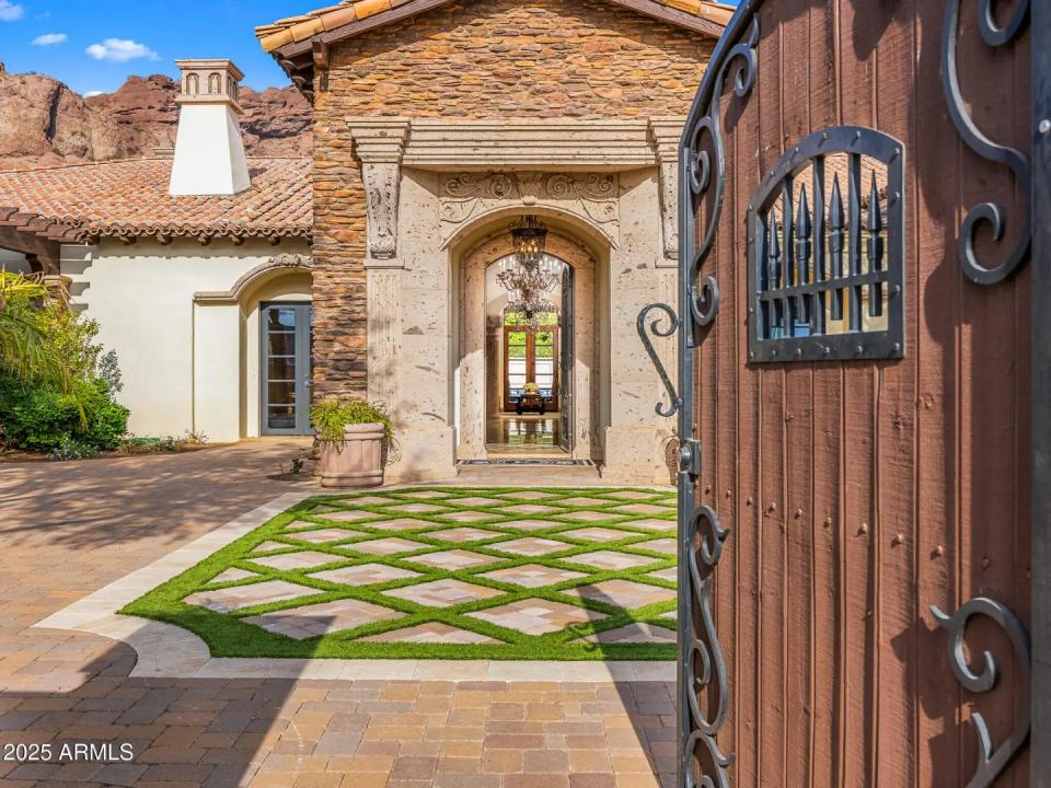 Real Estate Picture 3