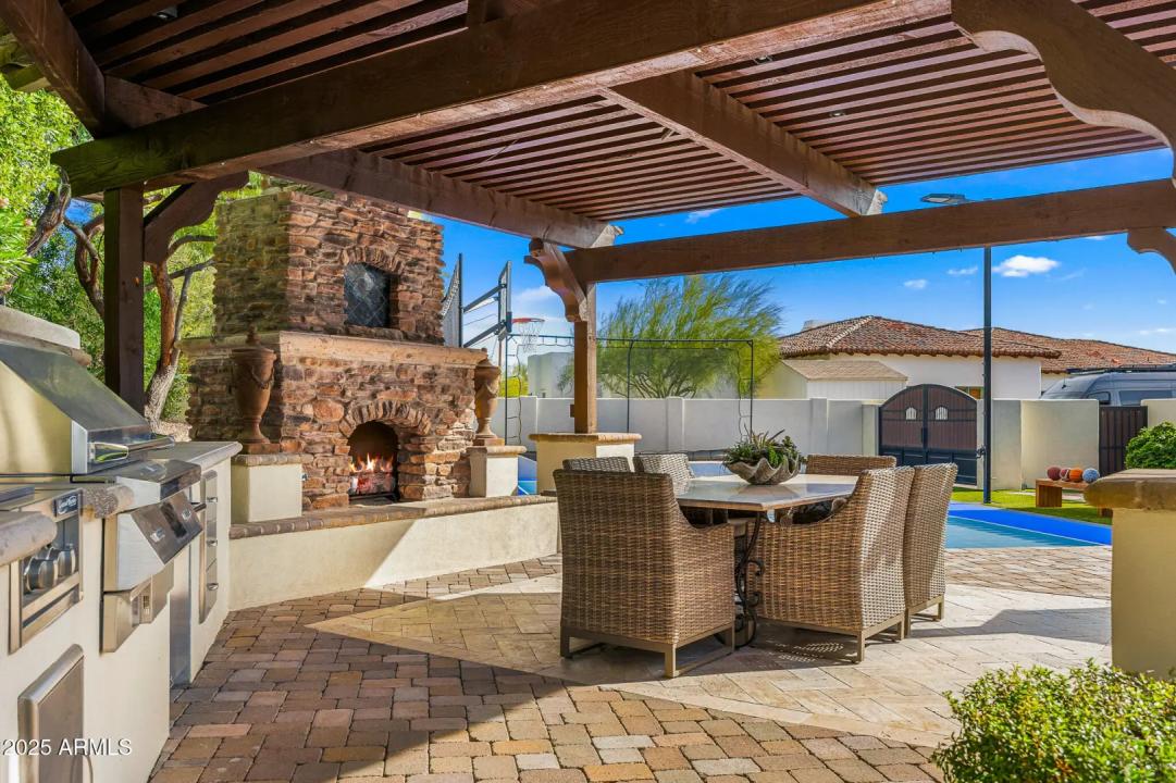 Real Estate Picture 17