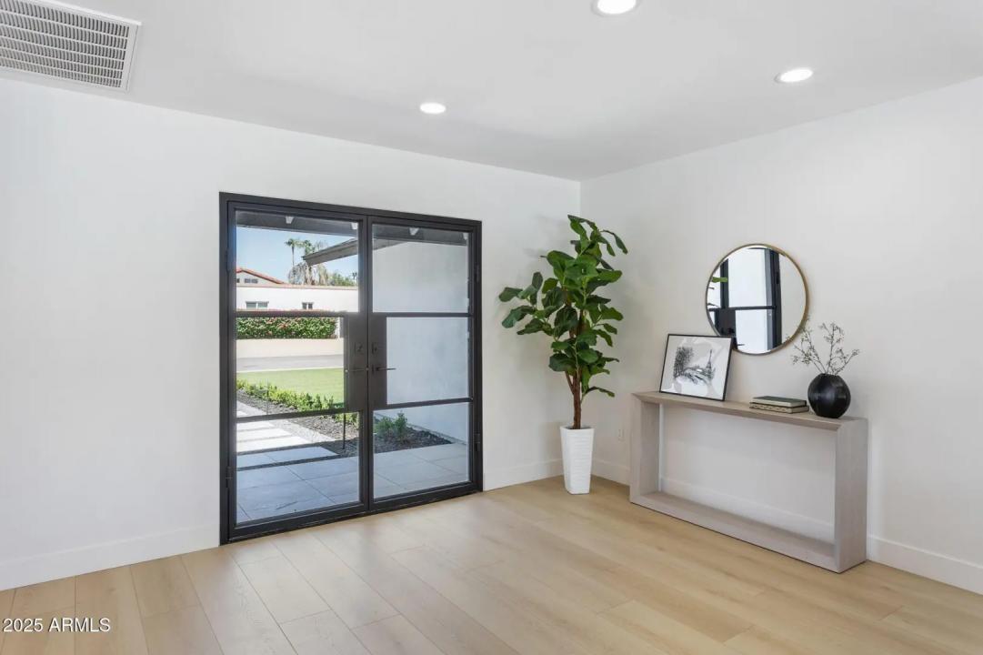 Real Estate Picture 3
