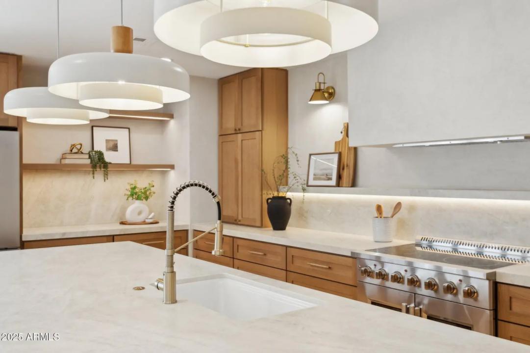 Real Estate Picture 8