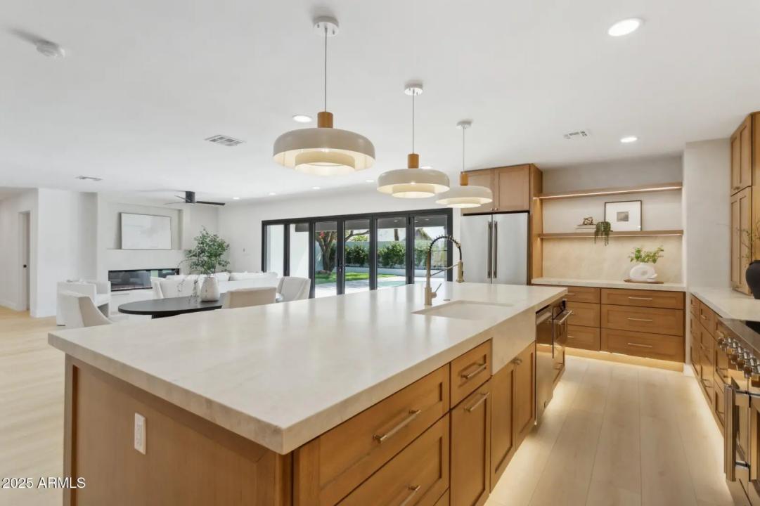 Real Estate Picture 9