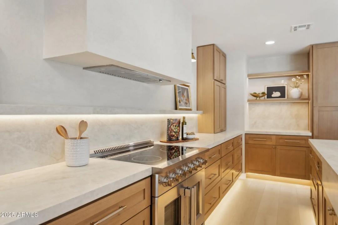 Real Estate Picture 10