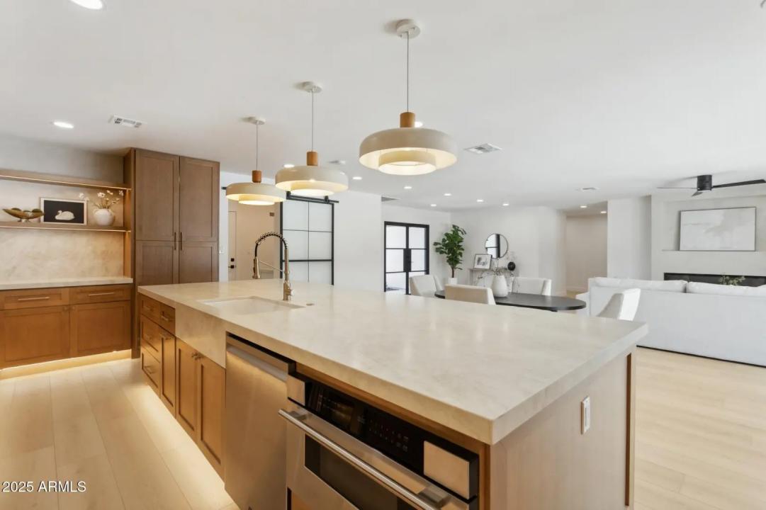 Real Estate Picture 12