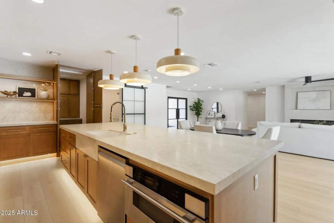 Real Estate Picture 13