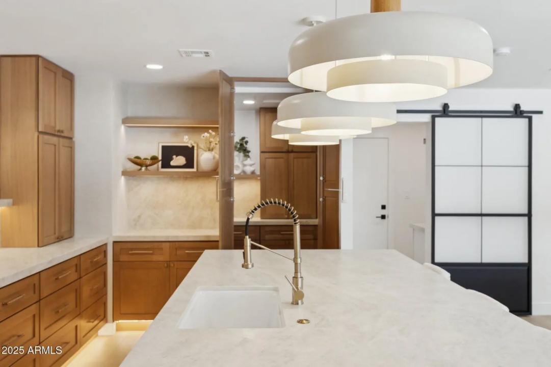 Real Estate Picture 14