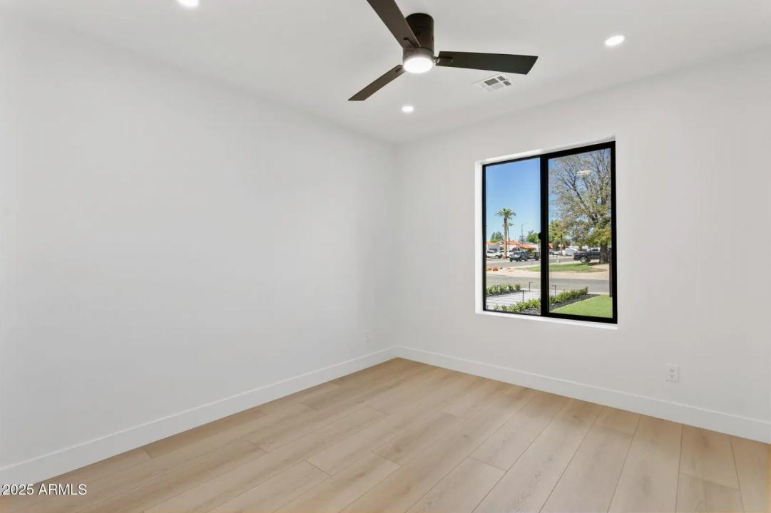 Real Estate Picture 24