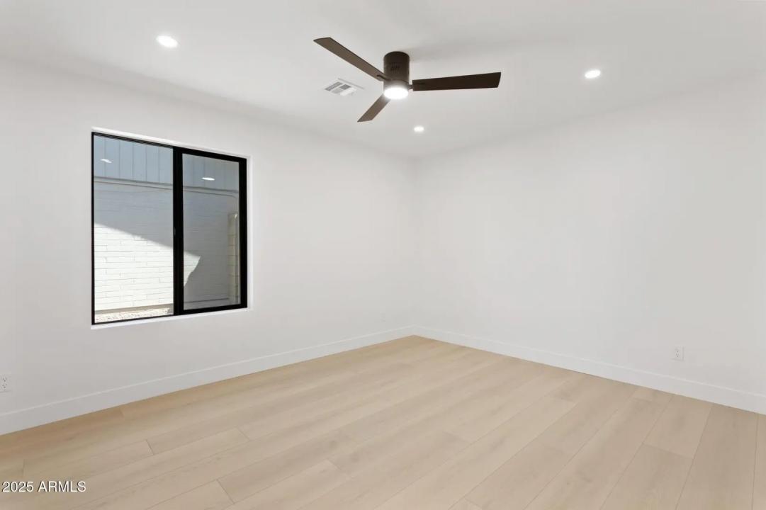 Real Estate Picture 28
