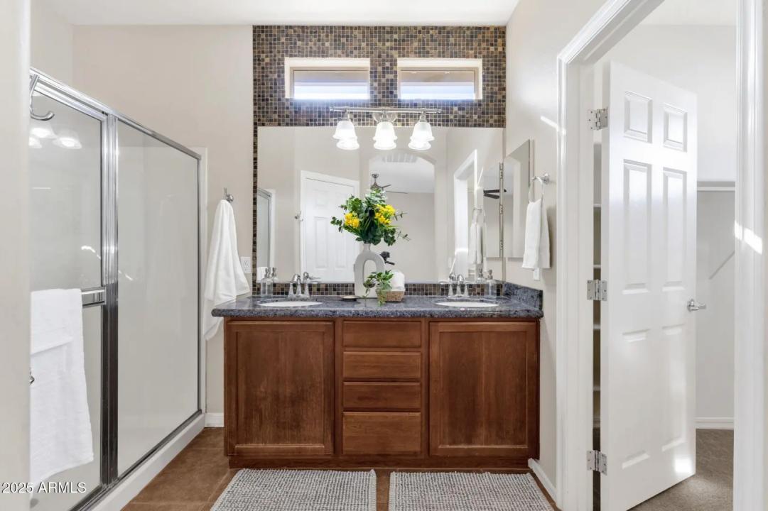 Real Estate Picture 5