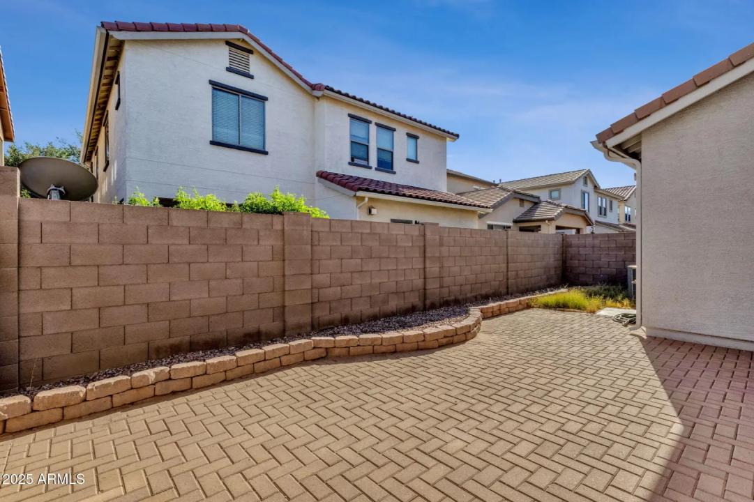 Real Estate Picture 24