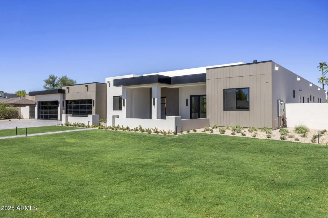 Real Estate Picture 3