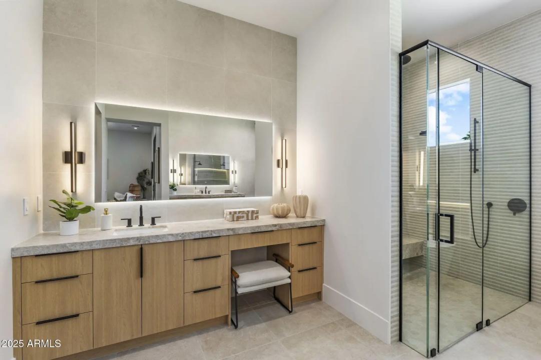 Real Estate Picture 16