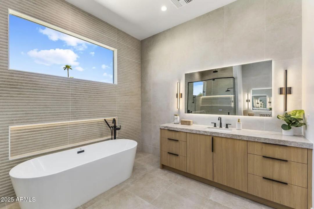 Real Estate Picture 17