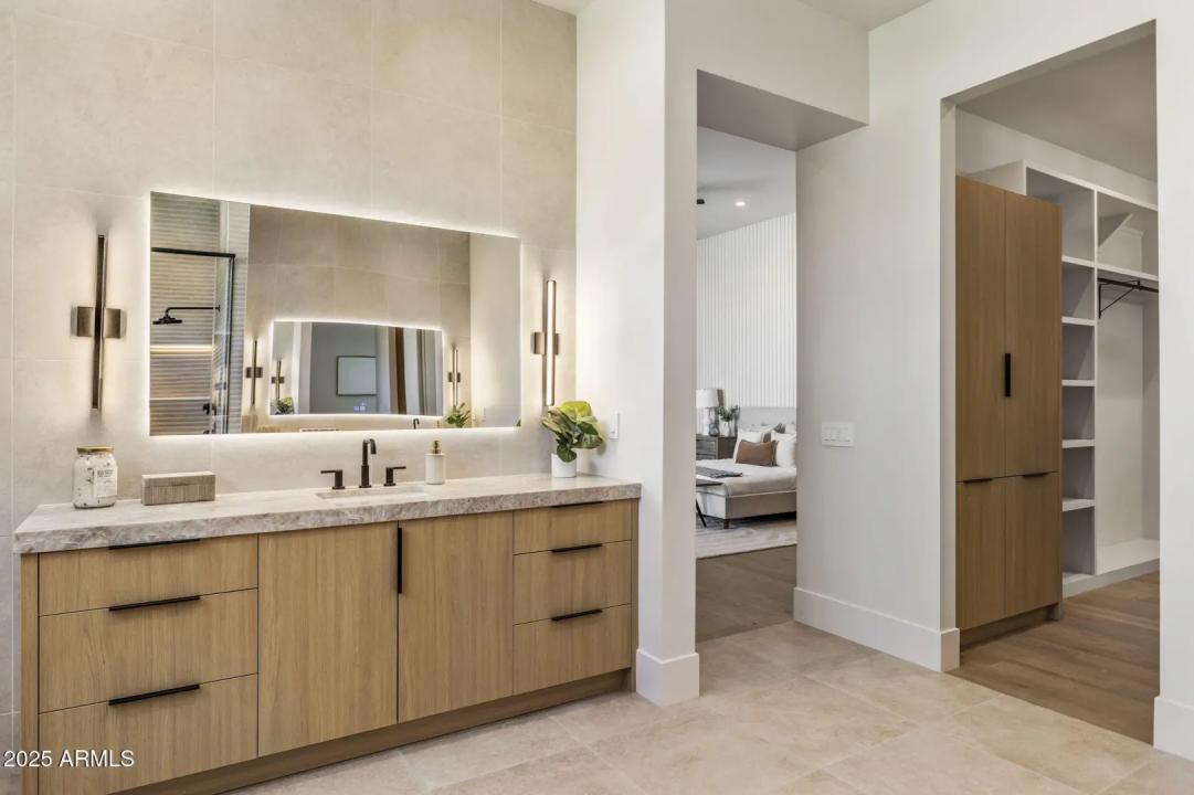 Real Estate Picture 18