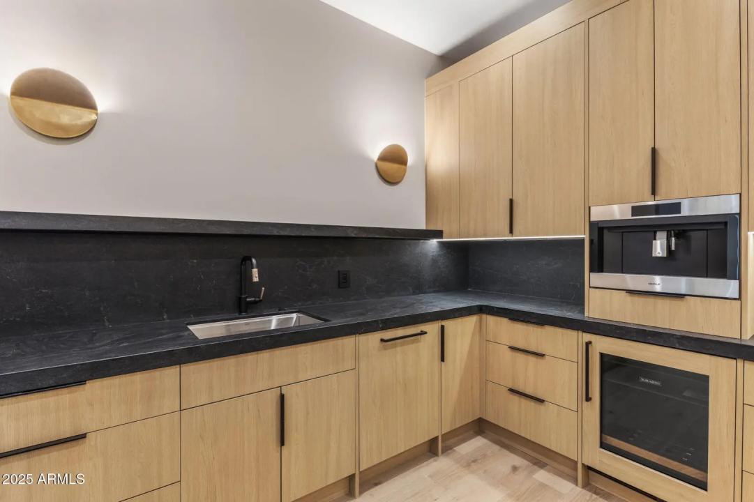 Real Estate Picture 7