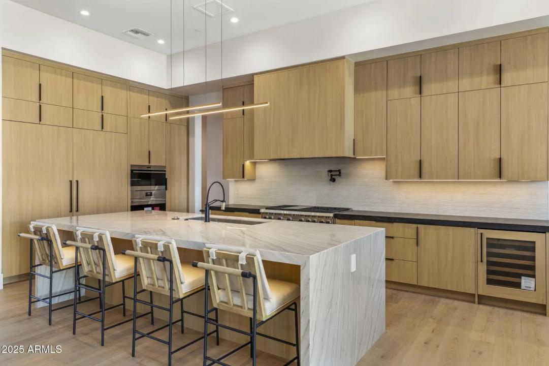 Real Estate Picture 5