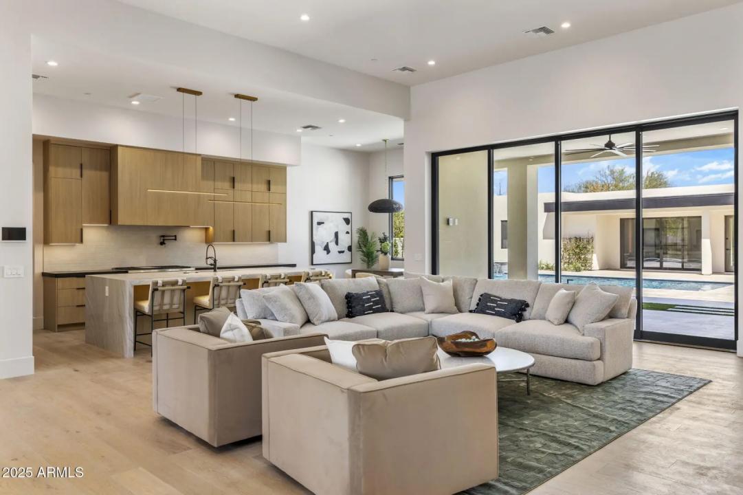 Real Estate Picture 9