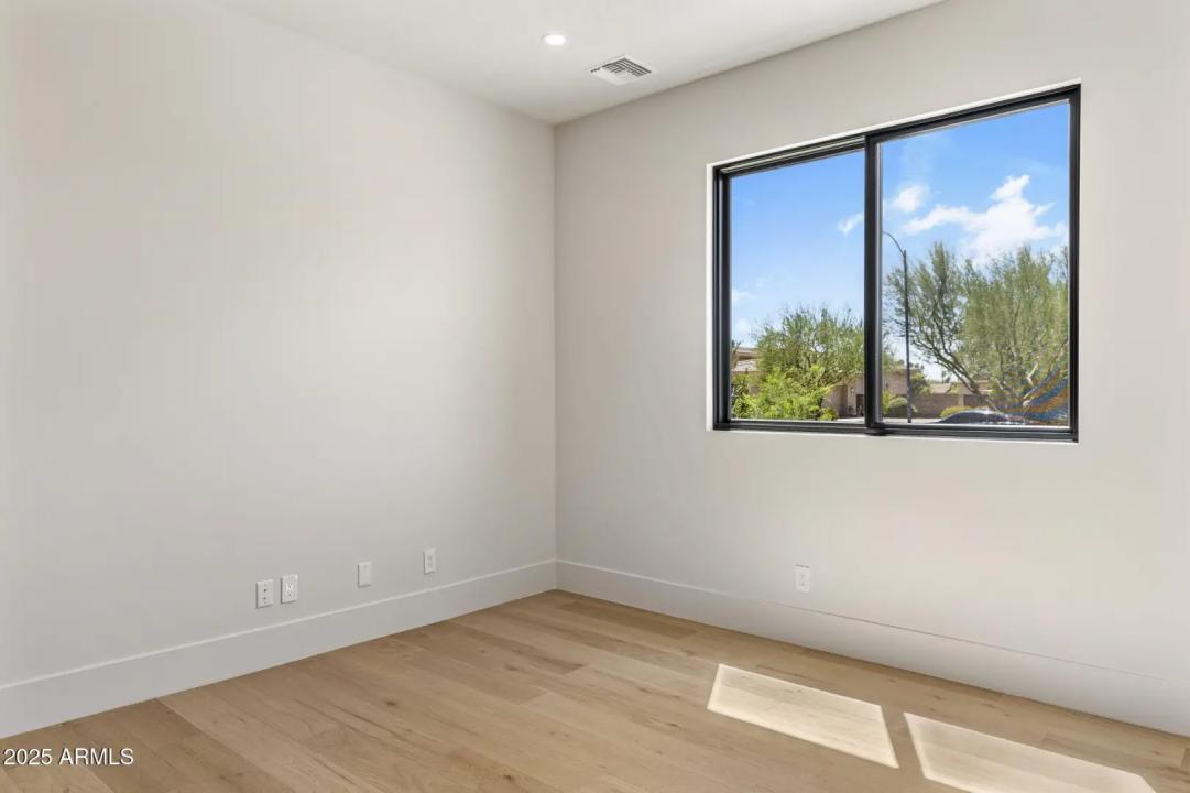 Real Estate Picture 27