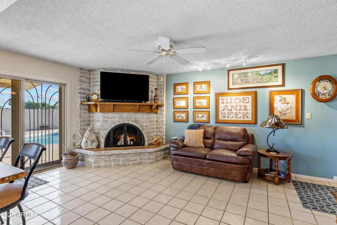 Real Estate Picture 3