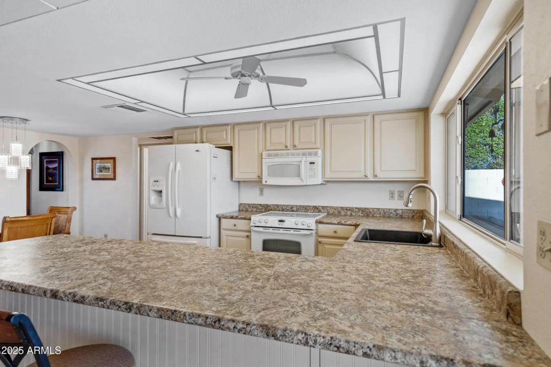 Real Estate Picture 4