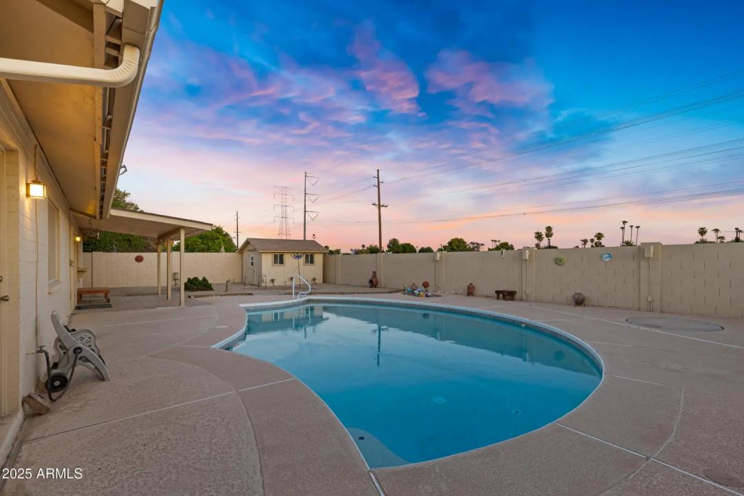 Real Estate Picture 14