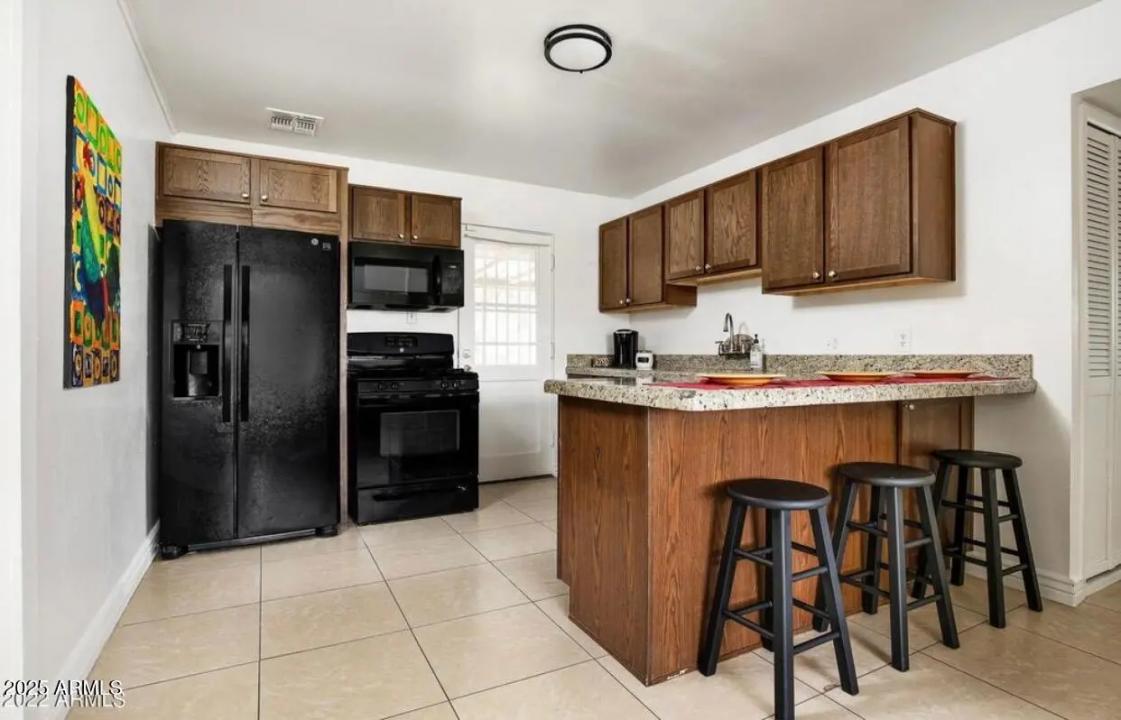 Real Estate Picture 4