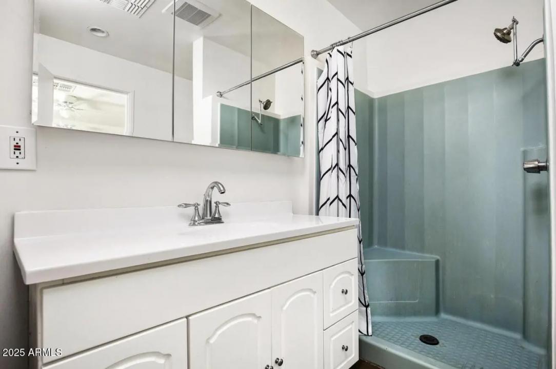 Real Estate Picture 7